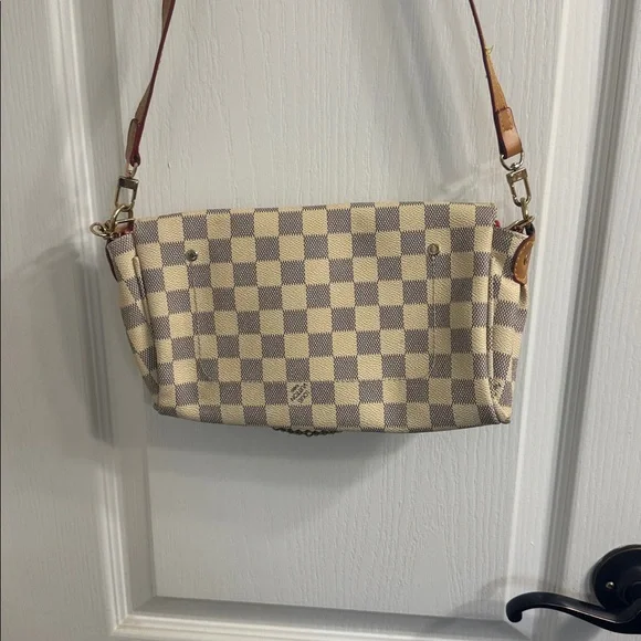Checkered Crossbody Bag with Tan Strap - Picture 4 of 4